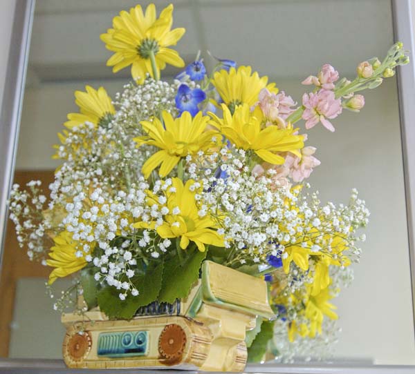 1089-bulldozer_flowers